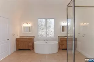 673 Glendale Road Upstairs Apa, Franklin Lakes, NJ 07417 - Photo 15