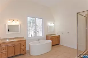 673 Glendale Road Upstairs Apa, Franklin Lakes, NJ 07417 - Photo 15