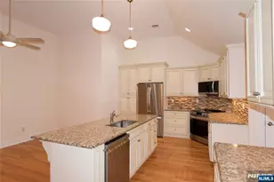 673 Glendale Road Upstairs Apa, Franklin Lakes, NJ 07417 - Photo 3