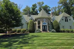 673 Glendale Road Upstairs Apa, Franklin Lakes, NJ 07417 - Photo 1
