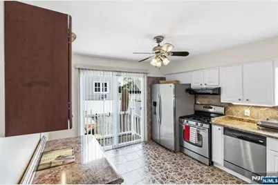 569 Linden Avenue, Teaneck Township, NJ 07666 - Photo 11