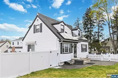 569 Linden Avenue, Teaneck Township, NJ 07666 - Photo 5