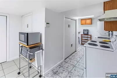 569 Linden Avenue, Teaneck Township, NJ 07666 - Photo 27