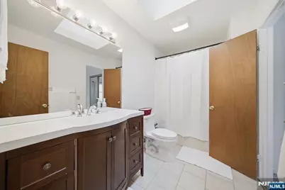 28 Village Drive 303 #303, Hamburg, NJ 07419 - Photo 5