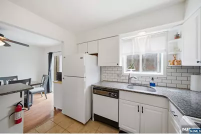 28 Village Drive 303 #303, Hamburg, NJ 07419 - Photo 3