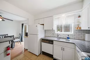 28 Village Dr 303, Hamburg, NJ 07419 - Photo 3