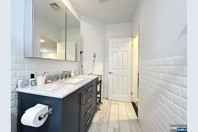 18 Independence Way J018 #J018, Edgewater, NJ 07020 - Photo 5