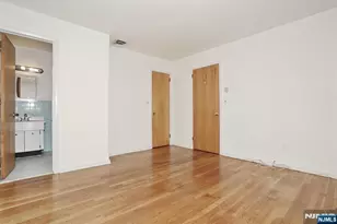 7 Tufts Ct, Paramus, NJ 07652 - Photo 31