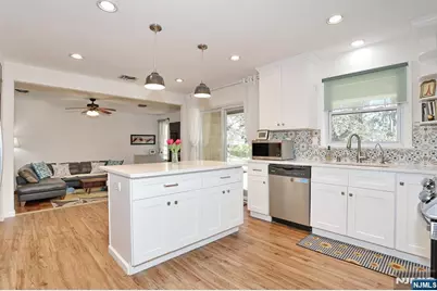 7 Tufts Court, Paramus, NJ 07652 - Photo 15