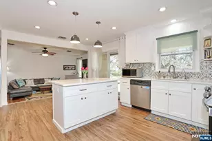 7 Tufts Ct, Paramus, NJ 07652 - Photo 15