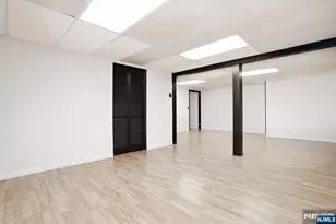 7 Tufts Ct, Paramus, NJ 07652 - Photo 37