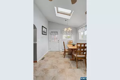 27 Westwood Drive, Fair Lawn, NJ 07410 - Photo 9