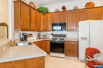 703 Four Seasons Drive, Wayne, NJ 07470 - Photo 11