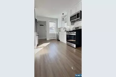 30 Knox Avenue, Cliffside Park, NJ 07010 - Photo 3