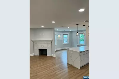 30 Knox Avenue, Cliffside Park, NJ 07010 - Photo 9