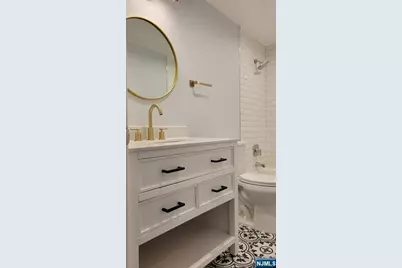 302 Stockton Court, Edgewater, NJ 07020 - Photo 9