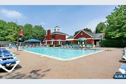 302 Stockton Court, Edgewater, NJ 07020 - Photo 11