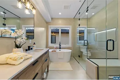 811 Jassamine Way, Fort Lee, NJ 07024 - Photo 31