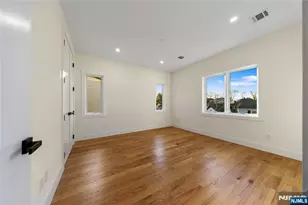 811 Jassamine Way, Fort Lee, NJ 07024 - Photo 27