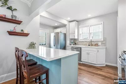 501 Chase Avenue, Lyndhurst Township, NJ 07071 - Photo 11