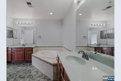 2 Marina Drive 2 #2, Bayonne, NJ 07002 - Photo 15