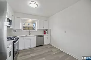 2430 8th Street 5B, Fort Lee, NJ 07024 - Photo 5