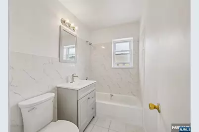 2430 8th Street 5B #5B, Fort Lee, NJ 07024 - Photo 7