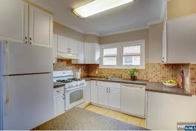 27 Brookline Avenue, Nutley, NJ 07110 - Photo 7