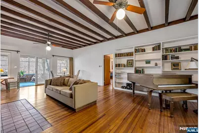 27 Middle Road, Bloomingdale, NJ 07420 - Photo 7