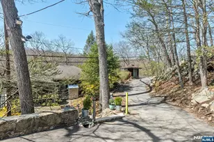 27 Middle Rd, Bloomingdale, NJ 07420 - Photo 49