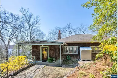 27 Middle Road, Bloomingdale, NJ 07420 - Photo 3