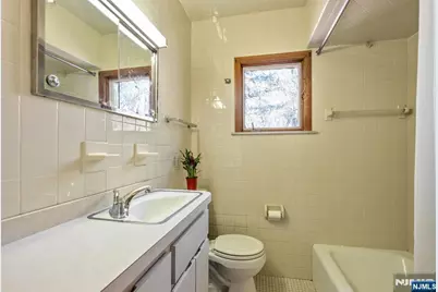 27 Middle Road, Bloomingdale, NJ 07420 - Photo 23