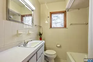 27 Middle Rd, Bloomingdale, NJ 07420 - Photo 23