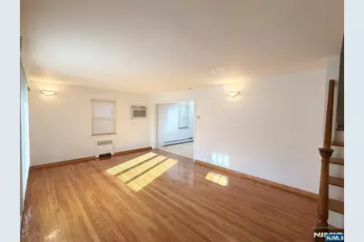 525 Chestnut Street, Ridgefield, NJ 07657 - Photo 3