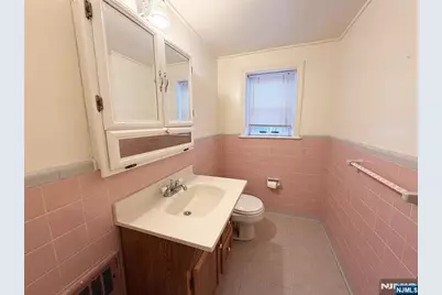 525 Chestnut Street, Ridgefield, NJ 07657 - Photo 9