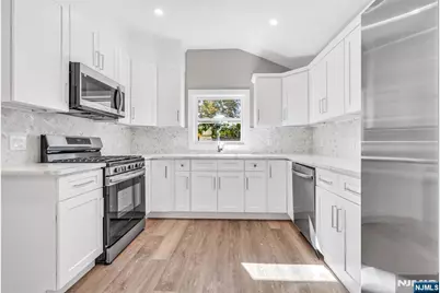 715 Evans Street 2 #2, Paramus, NJ 07652 - Photo 7