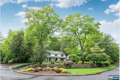 220 Ottowa Lane, Franklin Lakes, NJ 07417 - Photo 3