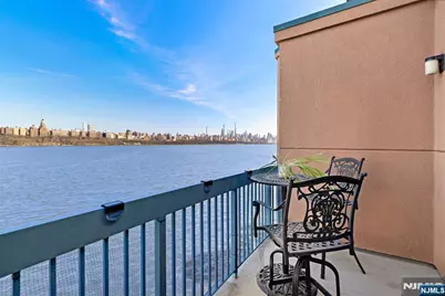 404 Jefferson Court Ph4 #PH4, Edgewater, NJ 07020 - Photo 11