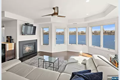 404 Jefferson Court Ph4 #PH4, Edgewater, NJ 07020 - Photo 5