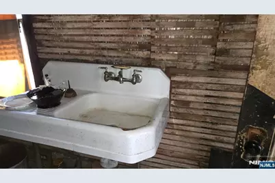 163 Hamilton Avenue, Hasbrouck Heights, NJ 07604 - Photo 7