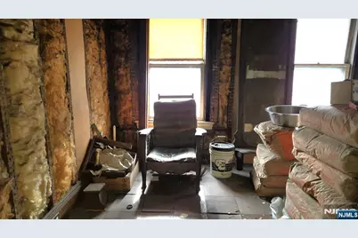 163 Hamilton Avenue, Hasbrouck Heights, NJ 07604 - Photo 5