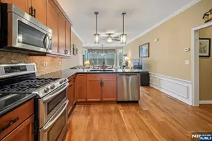 1403 Pointe Gate Dr, Livingston, NJ 07039 - Photo 3