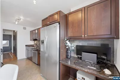 6040 Jfk Blvd E 23F #23F, West New York, NJ 07093 - Photo 7