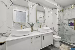 458 Buffalo Ct 458, West New York, NJ 07093 - Photo 19