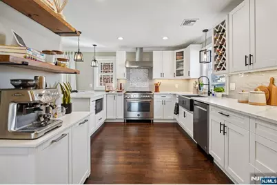 249 Ottawa Avenue, Hasbrouck Heights, NJ 07604 - Photo 11