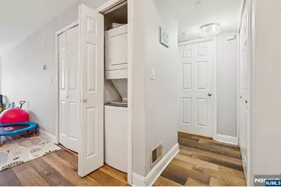 403 Hancock Court 403 #403, Edgewater, NJ 07020 - Photo 9