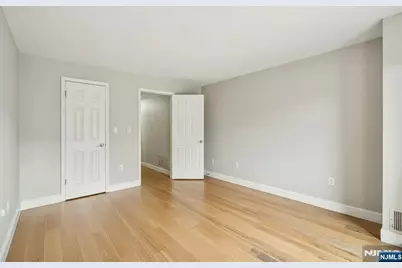 403 Hancock Court 403 #403, Edgewater, NJ 07020 - Photo 7