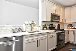 28 Autumn Way 72, Montvale, NJ 07645 - Photo 15