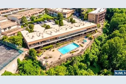 300 Gorge Road 36 #36, Cliffside Park, NJ 07010 - Photo 19