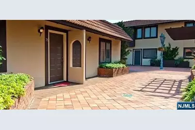 300 Gorge Road 36 #36, Cliffside Park, NJ 07010 - Photo 17